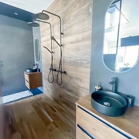 Maison 8 Personnes Avec Piscine Et Jacuzzi * Rosieres (Ardeche)