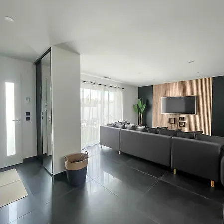 Maison 8 Personnes Avec Piscine Et Jacuzzi * Rosieres (Ardeche)