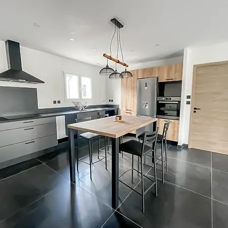 Maison 8 Personnes Avec Piscine Et Jacuzzi Villa *