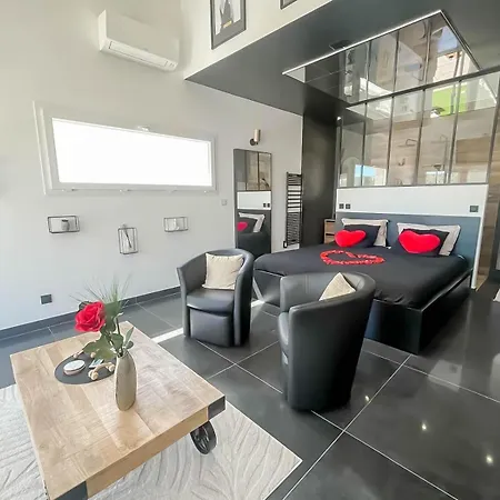 Maison 8 Personnes Avec Piscine Et Jacuzzi