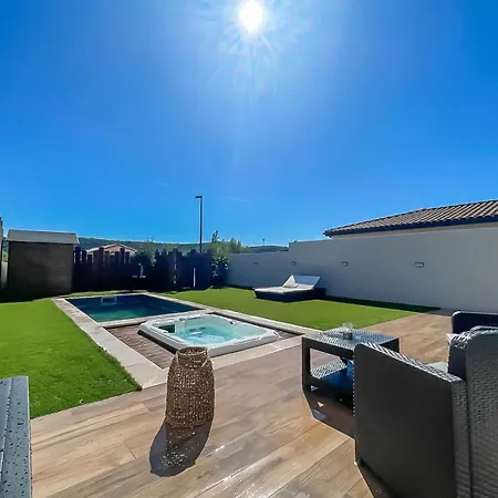Maison 8 Personnes Avec Piscine Et Jacuzzi Rosieres (Ardeche)